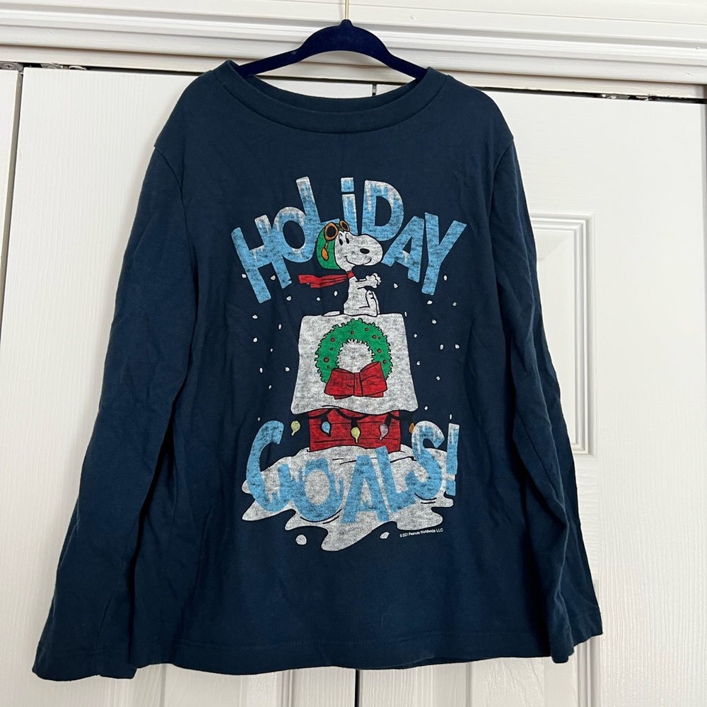 Old navy boys size small Snoopy Christmas shirt